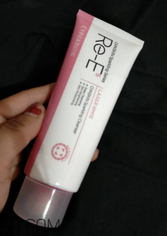 瓷肌晶透雪肌潔面乳可以卸妝嗎？清潔力如何？