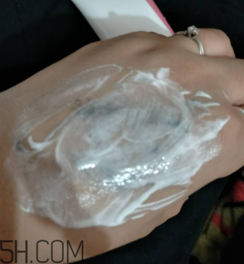 瓷肌晶透雪肌潔面乳可以卸妝嗎？清潔力如何？