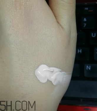 瓷肌礦物CC霜油不油？瓷肌礦物CC霜適合什么膚質(zhì)？