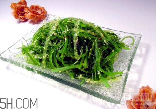 甲狀腺腫大和甲亢的區(qū)別有哪些？甲狀腺腫大適合吃什么食物？