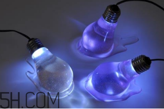 燈泡糖放進(jìn)嘴巴為什么拿不出來(lái)？燈泡棒棒糖怎么拿出來(lái)？