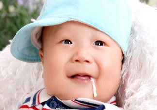 新生兒吐奶情況什么時候會沒有？寶寶吐奶了怎么辦？