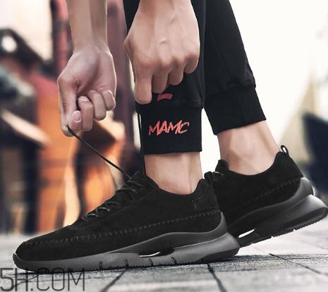 翻毛運(yùn)動(dòng)鞋發(fā)白怎么辦？翻毛運(yùn)動(dòng)鞋怎么打理？