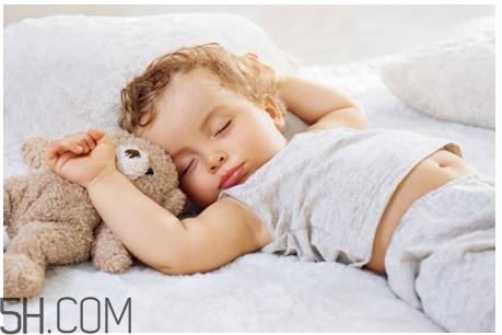 寶寶臉上長(zhǎng)濕疹都是為什么？哪些行為會(huì)影響寶寶睡眠的質(zhì)量？