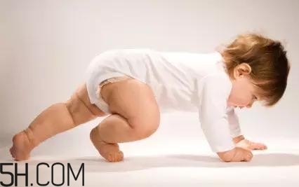 怎樣能夠訓(xùn)練嬰幼兒的肌肉？寶寶為什么總是在鬧騰？