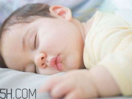 嬰兒猝死綜合征是怎么回事？寶寶睡覺常犯哪些錯(cuò)誤？