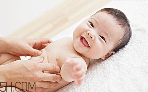 撫觸的進(jìn)行手法是怎樣的？寶寶的小內(nèi)褲有哪些情況？