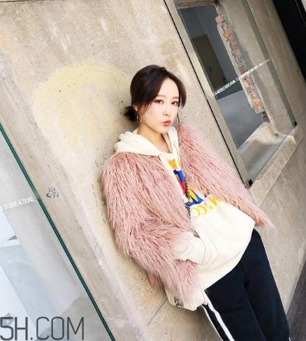 粉色皮草怎么搭配好看？粉色皮草搭配圖片