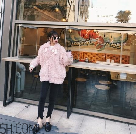 粉色皮草怎么搭配好看？粉色皮草搭配圖片