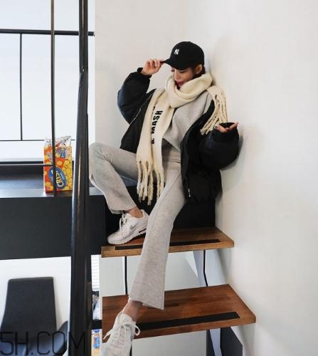 面包服配闊腿褲好看嗎？面包服搭配闊腿褲圖片