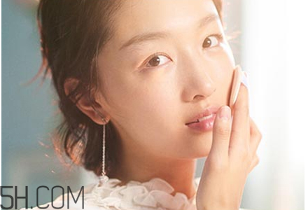 蘭蔻小粉盒氣墊怎么用？蘭蔻小粉盒氣墊適合什么膚質(zhì)？