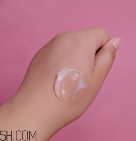 萱姿玫瑰水精華霜怎么樣？萱姿玫瑰水精華霜有激素嗎？