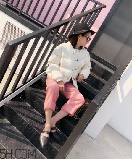 粉色褲子配什么上衣？將時尚與溫暖兼具的搭配