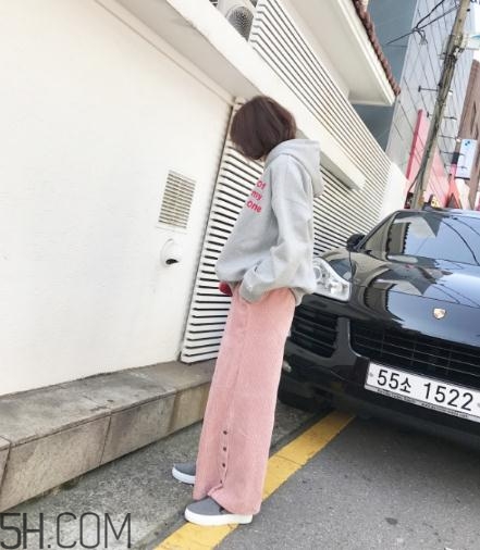 粉色褲子配什么上衣？將時尚與溫暖兼具的搭配