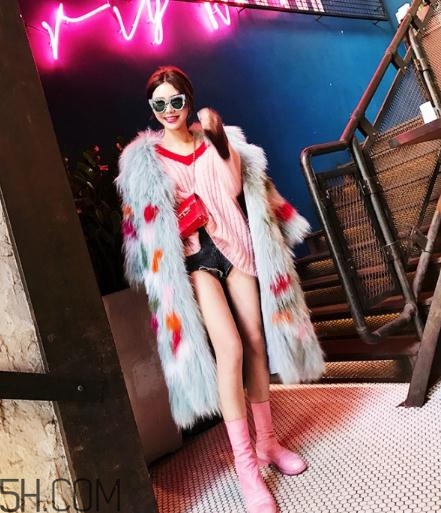 粉色內(nèi)搭怎么配外套？冬季也要風(fēng)度與溫度共存