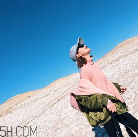 粉色內(nèi)搭怎么配外套？冬季也要風(fēng)度與溫度共存