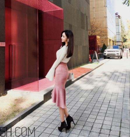 粉色裙子配什么鞋子？不同款式不同的風格