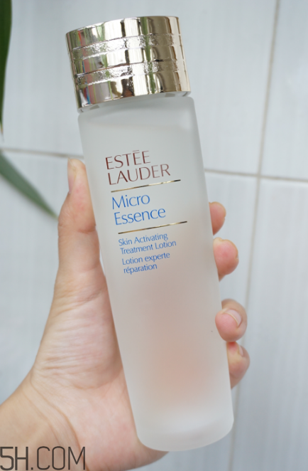 香奈兒和雅詩蘭黛護膚品哪個好？雅詩蘭黛肌底微精華使用測評