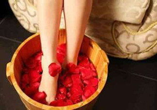 女性冬季泡腳要注意什么？女性泡腳養(yǎng)生的方法是什么？