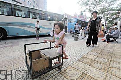 瓷娃娃是什么意思？脆骨病應(yīng)該如何治療？