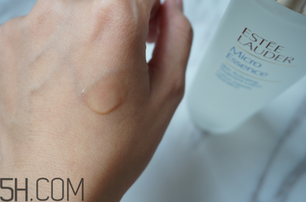 香奈兒和雅詩蘭黛護膚品哪個好？雅詩蘭黛肌底微精華使用測評