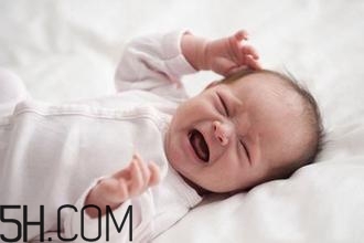 怎樣能夠訓(xùn)練嬰幼兒的肌肉？寶寶為什么總是在鬧騰？