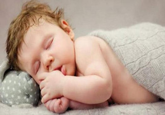 新生兒眼屎又多又黃是怎么回事？新生兒何時能坐飛機？