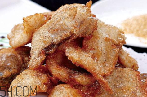 炸魚怎么不掉皮 炸魚不掉皮掌握三點 炸魚怎么不掉皮 炸魚不掉皮掌握三點