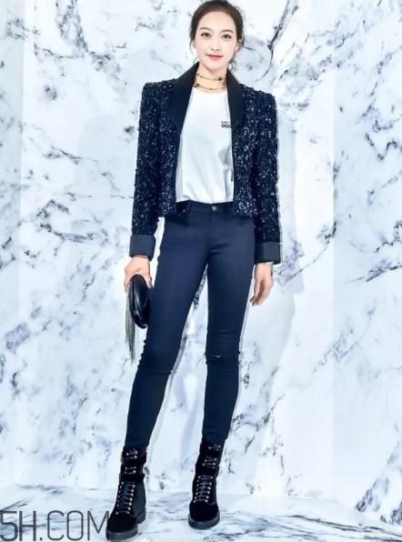 馬丁靴怎么搭配好看？這樣穿馬丁靴居然這么顯高