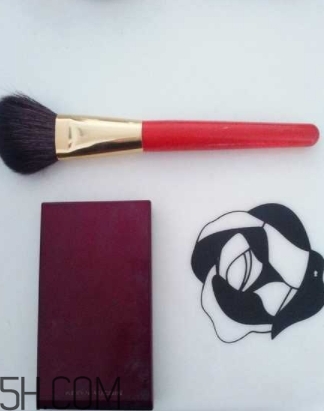 修容膏用什么刷子？從刷毛和刷型上分析