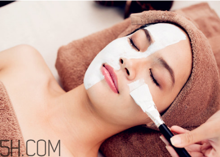 睡眠面膜晚上幾點(diǎn)用好？晚上使用睡眠面膜的正確順序