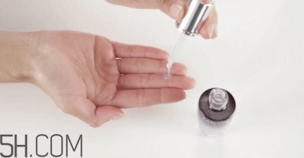 蘭蔻小黑瓶安瓶精華前需要擦乳液?jiǎn)幔刻m蔻小安瓶打開步驟圖解