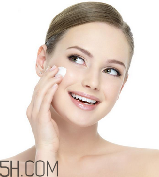 面霜什么時候用最好？保濕面霜哪個牌子好用？