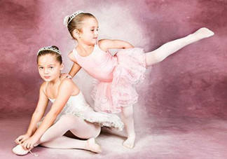 寶寶幾歲可以學(xué)芭蕾舞？學(xué)芭蕾舞好處多多