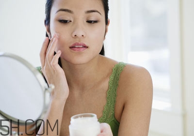 面霜什么時候用最好？保濕面霜哪個牌子好用？