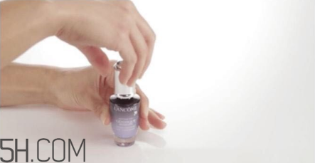 蘭蔻小黑瓶安瓶精華前需要擦乳液?jiǎn)?？蘭蔻小安瓶打開步驟圖解