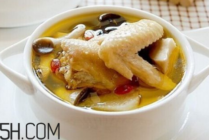 香菇燉雞用什么香菇好？干香菇是關(guān)鍵