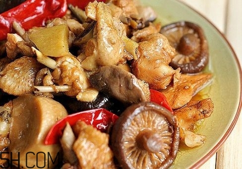 香菇燉雞用什么香菇好？干香菇是關(guān)鍵