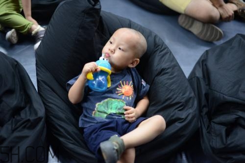 兒童翹二郎腿有何危害？蹺二郎腿危害多多