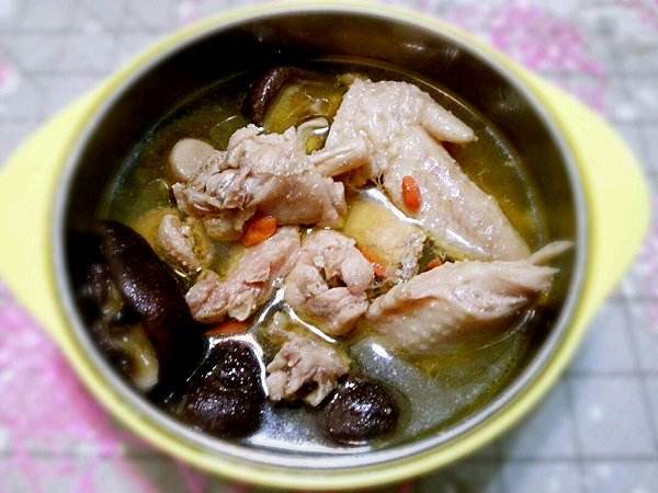 香菇燉雞用什么香菇好？干香菇是關(guān)鍵