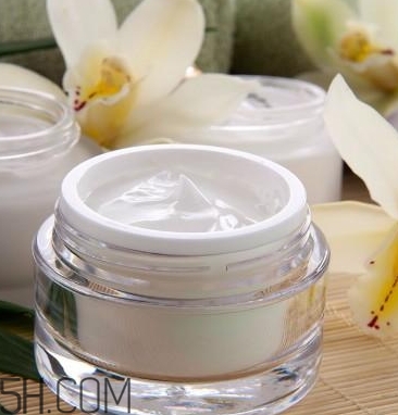 自然堂和珀萊雅哪個好？適合的年齡段不同