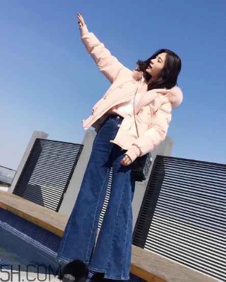 粉色面包服配什么褲子？少女心爆棚的經(jīng)典搭配