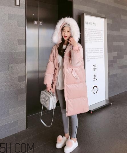 粉色面包服配什么褲子？少女心爆棚的經(jīng)典搭配