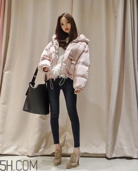 粉色面包服配什么褲子？少女心爆棚的經(jīng)典搭配