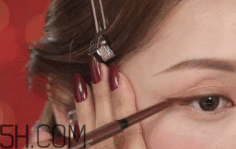 V型眼線怎么畫？V型眼線畫好美到冒泡