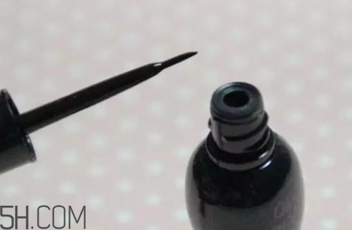 V型眼線怎么畫？V型眼線畫好美到冒泡