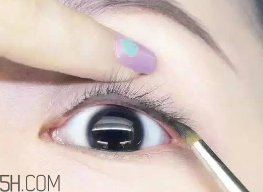 V型眼線怎么畫？V型眼線畫好美到冒泡