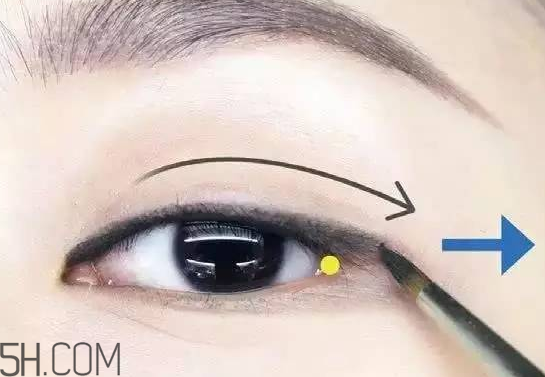 V型眼線怎么畫？V型眼線畫好美到冒泡