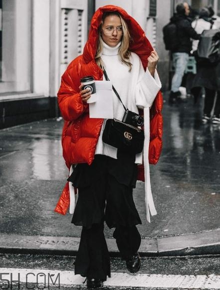 紅色面包服怎么搭配？給寒冷的冬天帶來(lái)一絲熱情