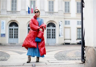 紅色面包服怎么搭配？給寒冷的冬天帶來一絲熱情